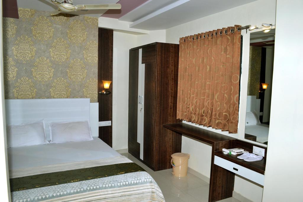 Hotel Sapphire Junagadh Exterior foto